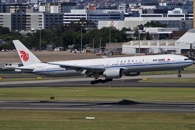 BOEING 777-300ER (B-7952) - on 5 December 2017