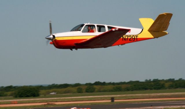 Beechcraft 35 Bonanza (N729T)