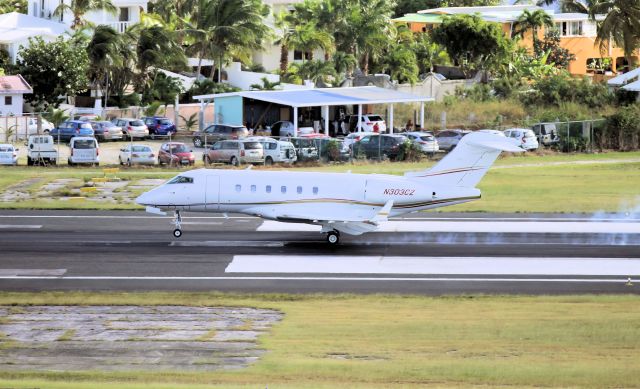 Bombardier Challenger 300 (N303CZ)