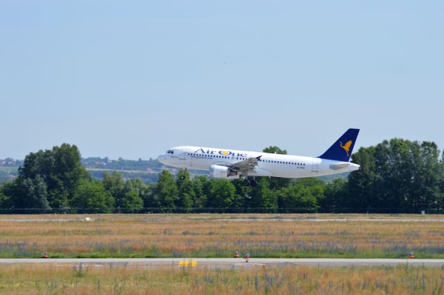 Airbus A320 (EI-DSZ) - Final approach RWY 31R