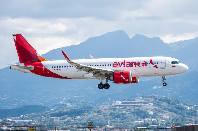 Airbus A320neo (N962AV)