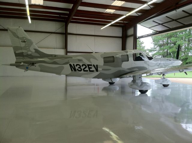 Piper Saratoga (N32EV)