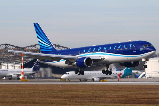BOEING 767-300 (4K-AI01)