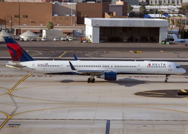 BOEING 757-300 (N591NW)