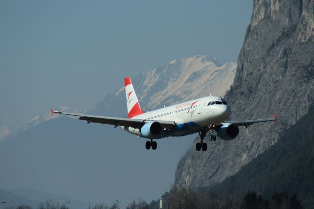 Airbus A320 (OE-LBR)