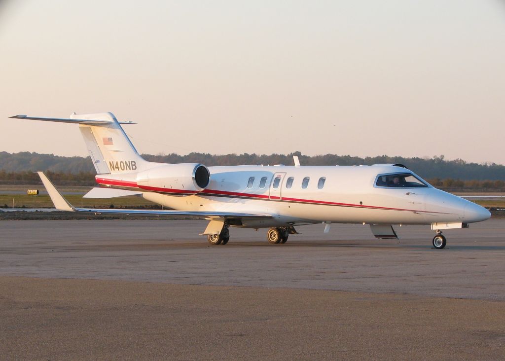 Learjet 40 (N40NB) - About to start up on the ramp at Tallulah/Vicksburg.