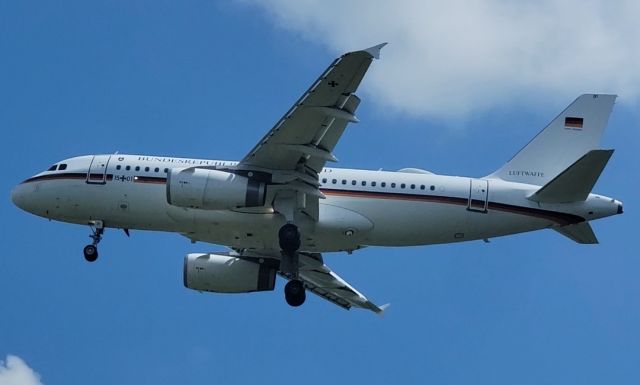 Airbus A319 (D1501) - Luftwaffe A319-133(CJ) landing at Dulles