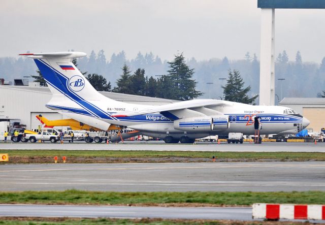 Ilyushin Il-76 (RA-76952) - Picking up a helicopter for transportation to Norway.