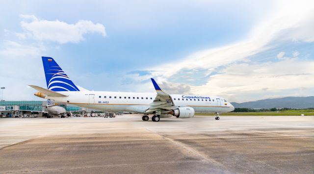 Embraer ERJ-190 (HK-4453)
