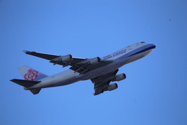 Boeing 747-400 (B-18720)