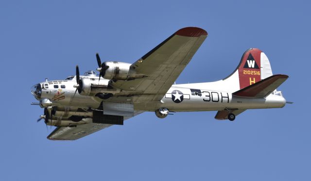 Boeing B-17 Flying Fortress (N5017N) - Airventure 2017