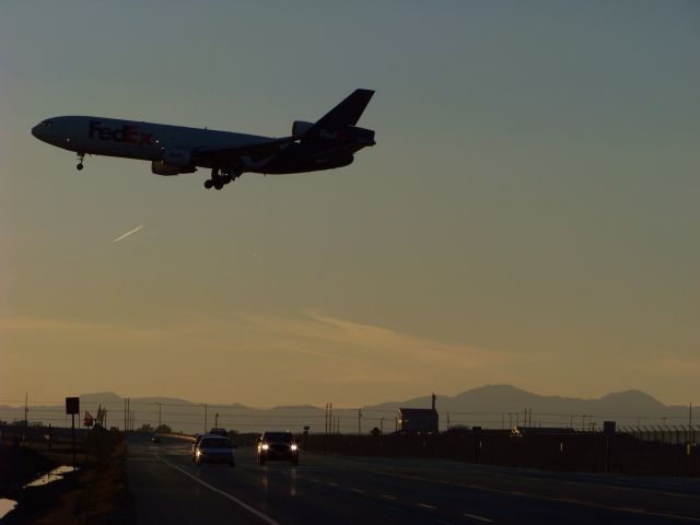 McDonnell Douglas DC-10 —