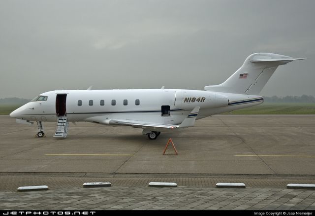 Bombardier Challenger 300 (N184R)