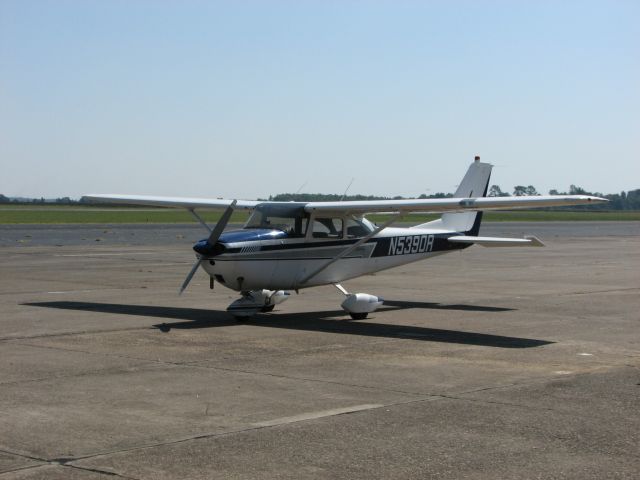 Cessna Skyhawk (N5390R)