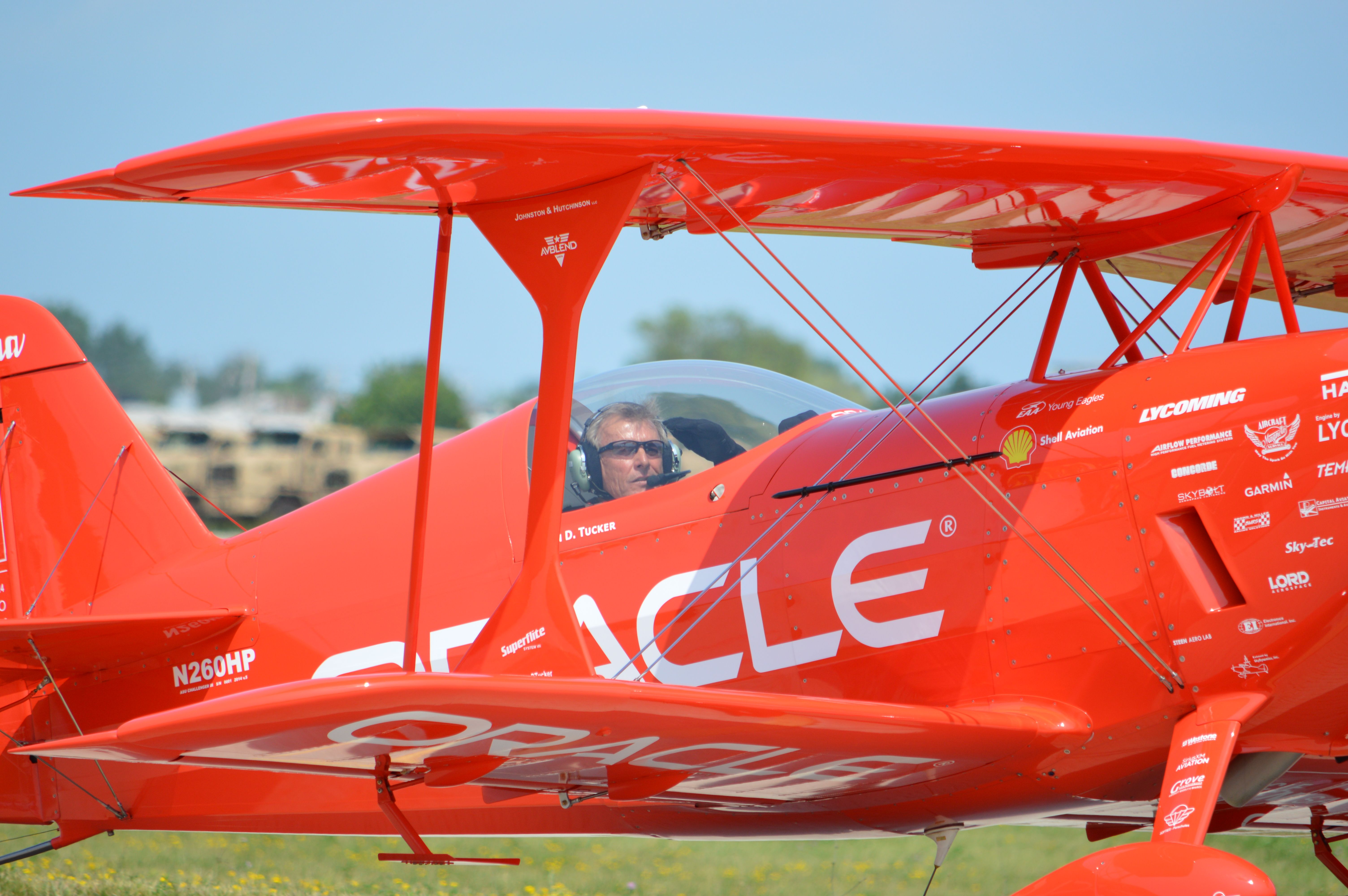 Experimental 100kts-200kts (N260HP) - Sean D. Tucker giving a salute before the show.