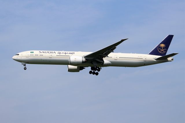 BOEING 777-300 (HZ-AK37) - SAUDIA 121