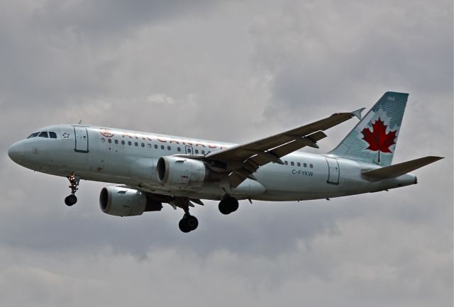 Airbus A319 (C-FYKW)