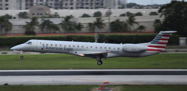 Embraer ERJ-145 (N662EH) - Landing at MIA on the 23rd of May, 2018 at 