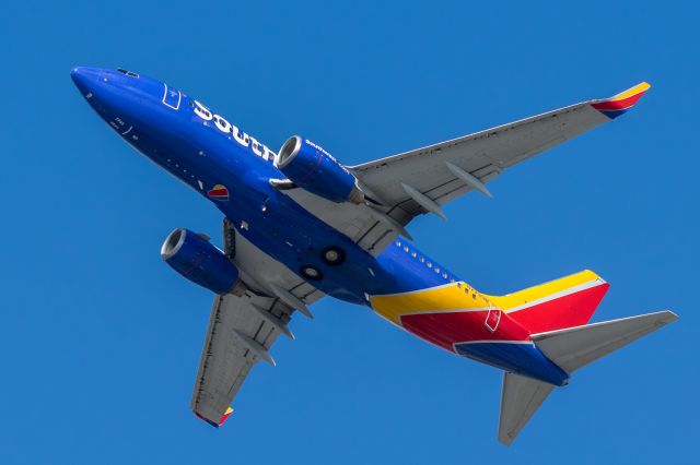 Boeing 737-700 (N7733B) - N7733Bbr /B737 SN:32678br /SWA3916 FLL-VRAbr /2017-02-15 KFLL RWY 28Rbr /Photo:Rafael Zorrilla