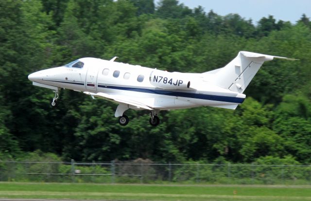 Embraer Phenom 100 (N784JP) - Take off RW26.