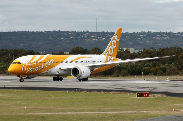 Boeing 787-8 (9V-OFG) - Boeing 787 Scoot 9V-OFG R03 YPPH 25/07/17