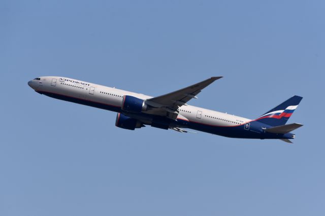 Boeing 777-200 (VP-BGB)