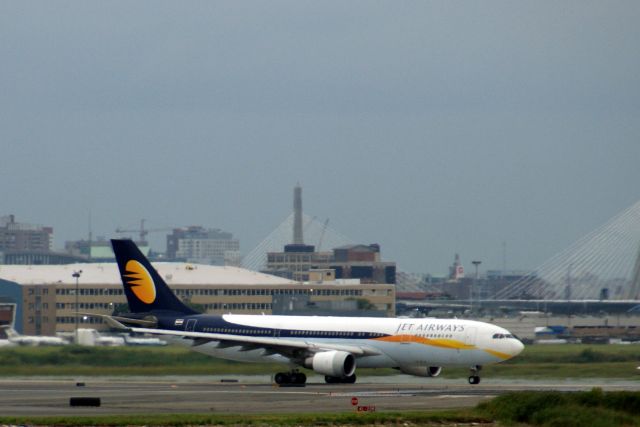 Airbus A330-200 (VT-JWM) - JET AIRWAYS LEAVING KBOS AFTER DIVERSION