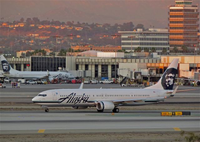 Boeing 737-900 (N467AS) - noted 11/4/14