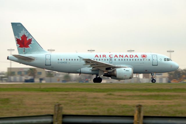 Airbus A319 (C-GAQZ) - 22 departure.