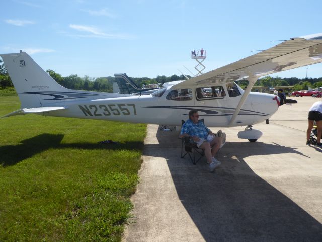 Cessna Skyhawk (N23557)