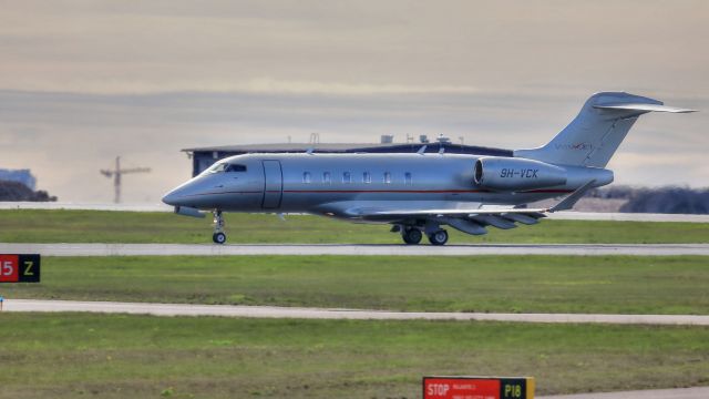 Canadair Challenger 350 (9H-VCK)