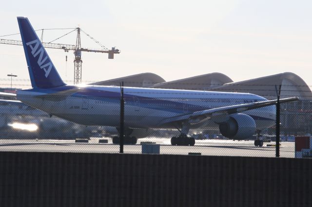 BOEING 777-300ER (JA786A)