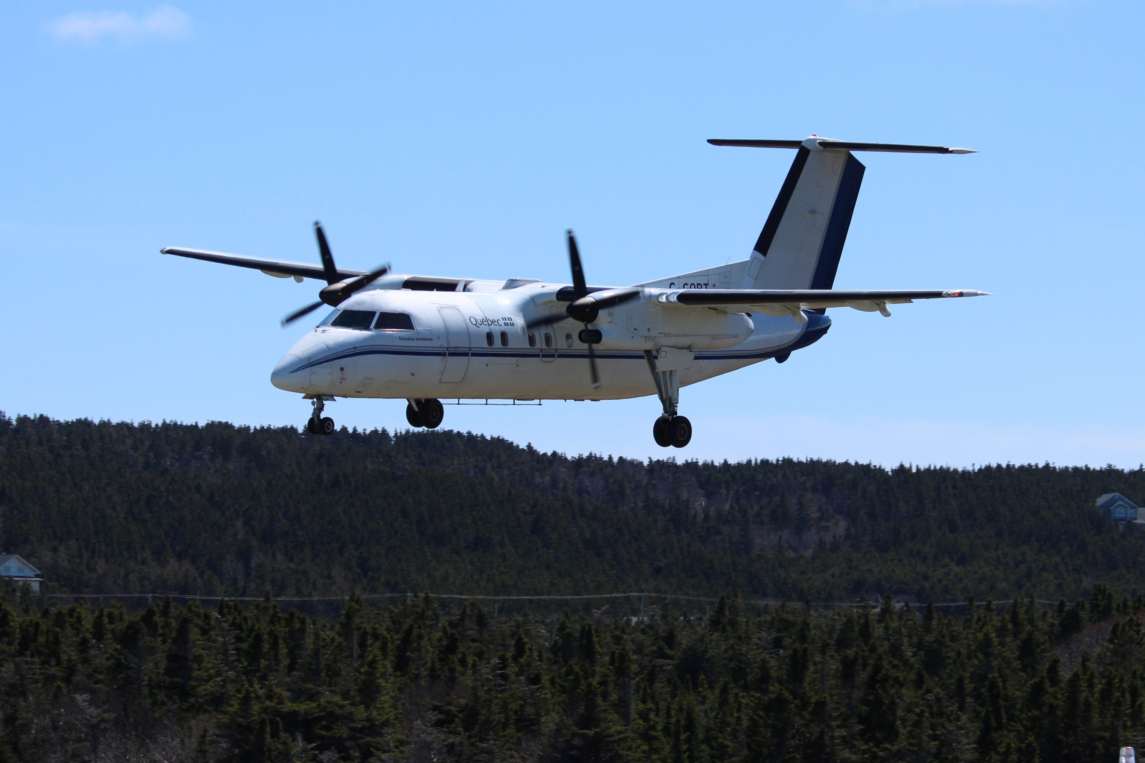 de Havilland Dash 8-200 (C-GQBT)