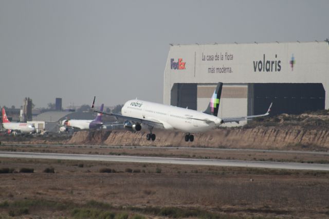 Airbus A321 (XA-VLZ) - FINAL APPROACH 27 MMTJ