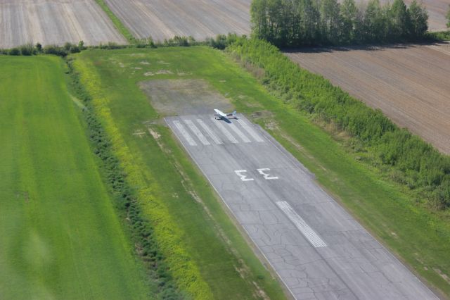 Cessna Commuter (C-FDVQ) - C-FDVQ Cessna 150F Aéroport de Joliette CSG3 QC. Décollage piste 33 08-06-2019