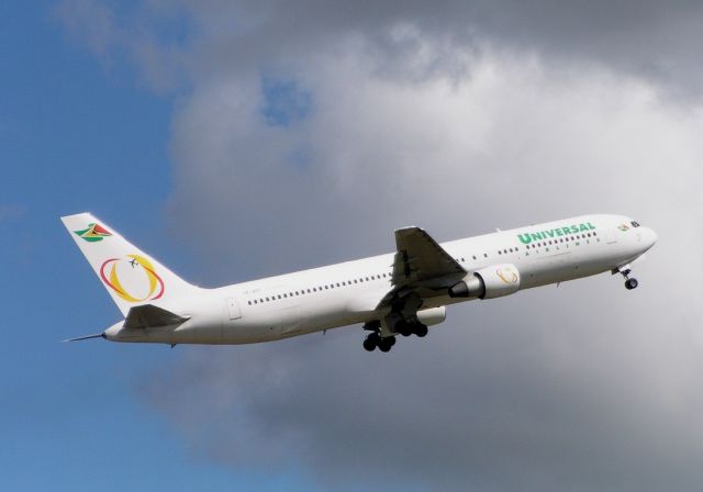 BOEING 767-300 (TF-ATT)