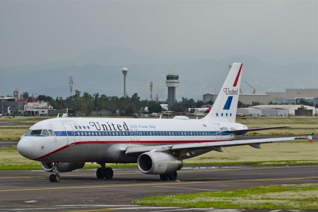 Airbus A320 (N475UA) - Airbus A320-232 of United Airlines with "retro livery" is taxiing for take off from Mexico City International Airport (08/2018).