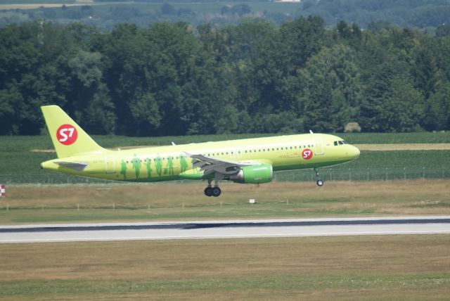 Airbus A320 (VQ-BCI) - Siberia Airlines A320-200 cn2623