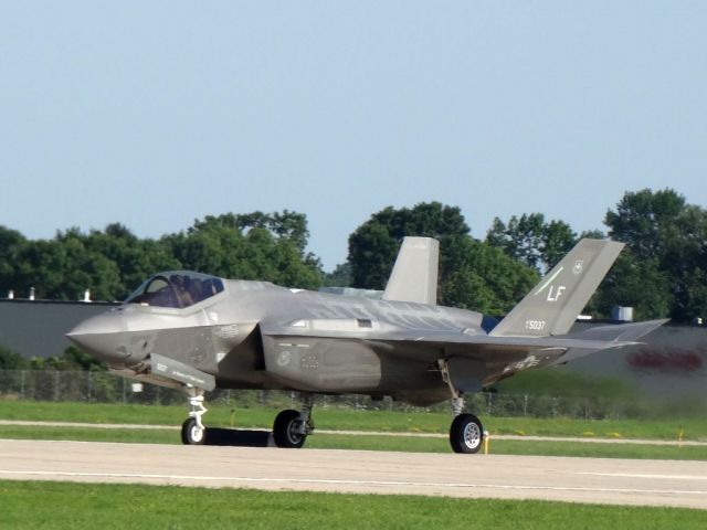 Lockheed F-35C (11-5037)