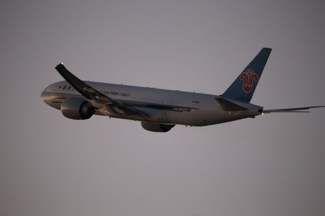 BOEING 777-200LR (B-20EN)