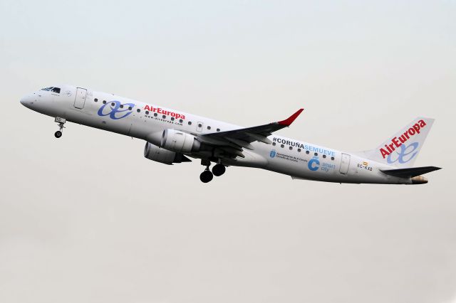 Embraer ERJ-190 (EC-KXD)