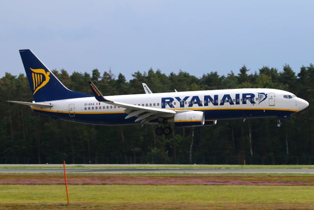 Boeing 737-800 (EI-EKA)