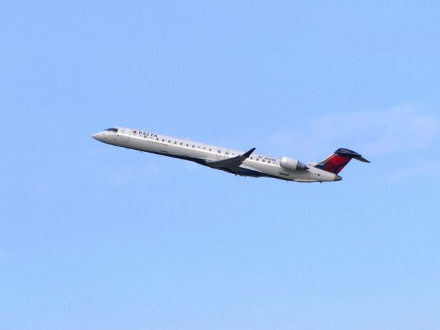 Canadair Regional Jet CRJ-900 (N132EV)