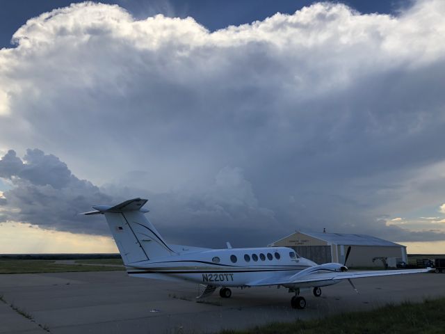 Beechcraft Super King Air 200 (N220TT)