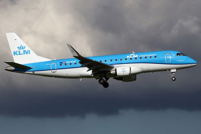 EMBRAER 175 (long wing) (PH-EXN)