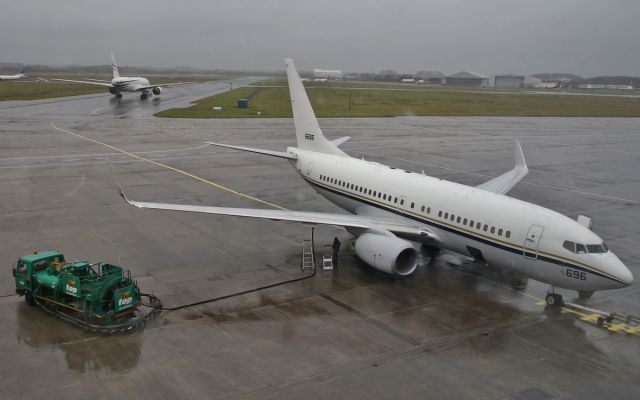 Boeing 737-700 (16-6696) - usn c-40a 166696 at shannon 18/12/14.