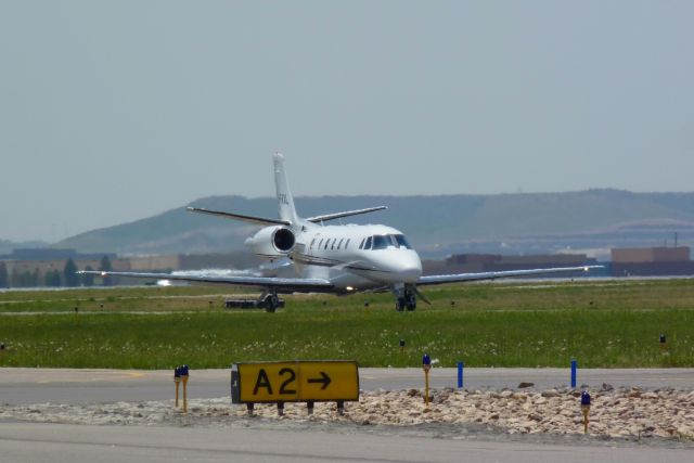 Cessna Citation Excel/XLS (C-FNXL) - Taxing to the runway.