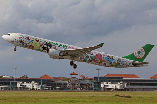 B-16333 — - "Hello Kitty Around The World" livery