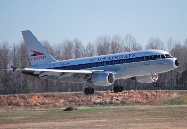 Airbus A319 (N745VJ) - Arriving 18C - 1/31/12
