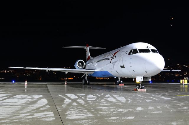 Fokker 100 (OE-LVH)